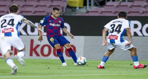 تنازل عن نصف مستحقاته.. كواليس رحيل ألبا عن برشلونة